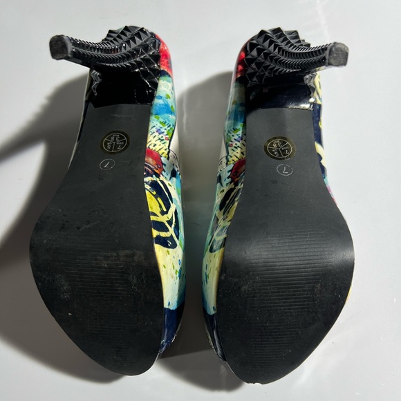 Too Fast Brand Heels | Size 7 - Picture 3 of 6